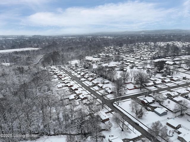 7003 Yuma Way, Louisville, KY 40258