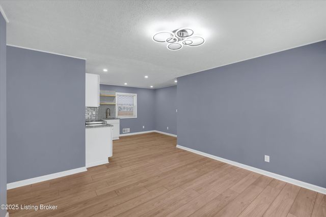 7003 Yuma Way, Louisville, KY 40258