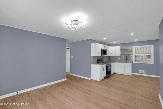 7003 Yuma Way, Louisville, KY 40258