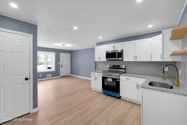 7003 Yuma Way, Louisville, KY 40258