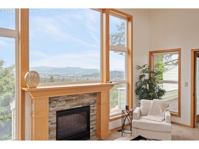 653 BROOKSIDE Dr, Eugene, OR 97405