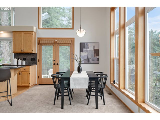 653 BROOKSIDE Dr, Eugene, OR 97405