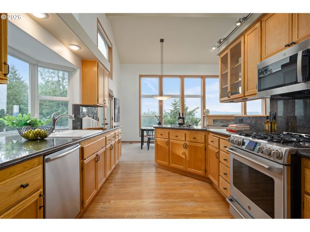 653 BROOKSIDE Dr, Eugene, OR 97405