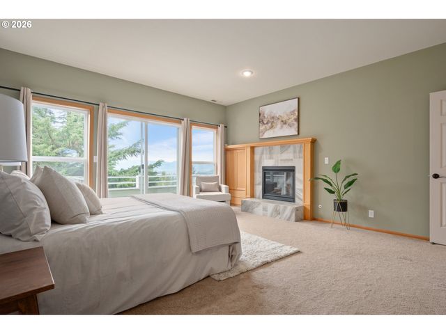 653 BROOKSIDE Dr, Eugene, OR 97405