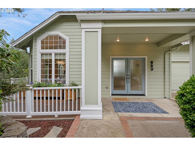 653 BROOKSIDE Dr, Eugene, OR 97405