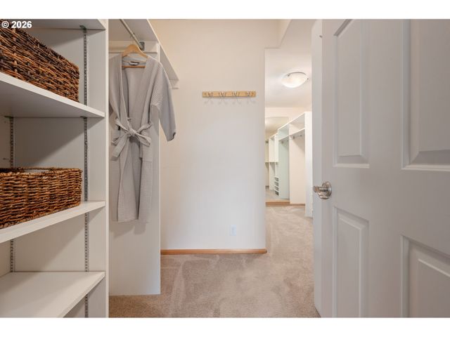 653 BROOKSIDE Dr, Eugene, OR 97405