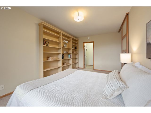 653 BROOKSIDE Dr, Eugene, OR 97405