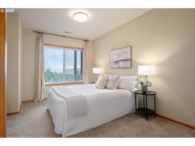 653 BROOKSIDE Dr, Eugene, OR 97405