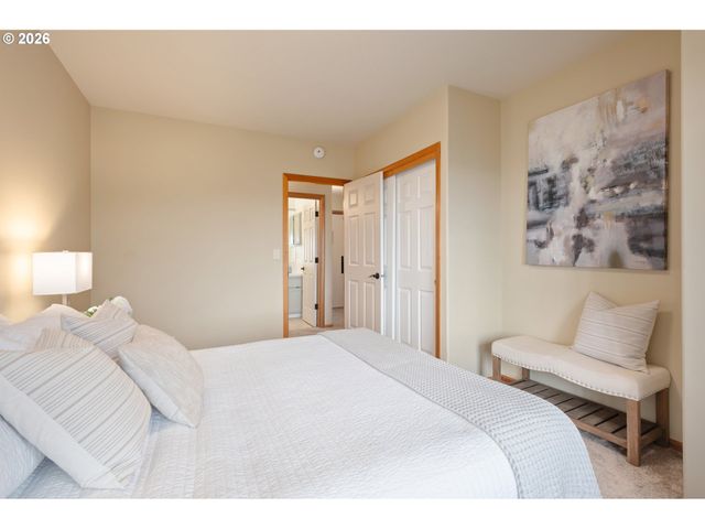 653 BROOKSIDE Dr, Eugene, OR 97405