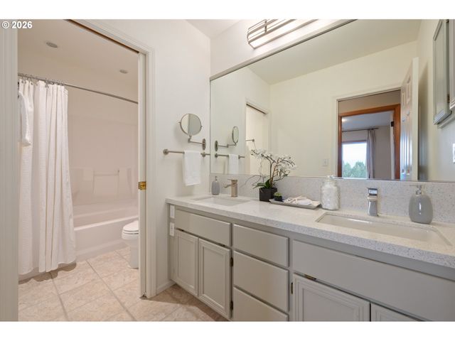 653 BROOKSIDE Dr, Eugene, OR 97405