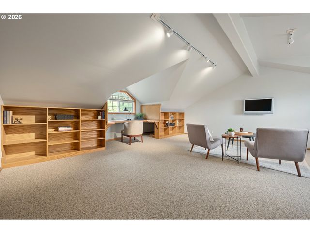 653 BROOKSIDE Dr, Eugene, OR 97405