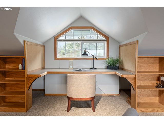 653 BROOKSIDE Dr, Eugene, OR 97405