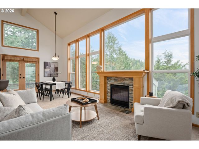 653 BROOKSIDE Dr, Eugene, OR 97405