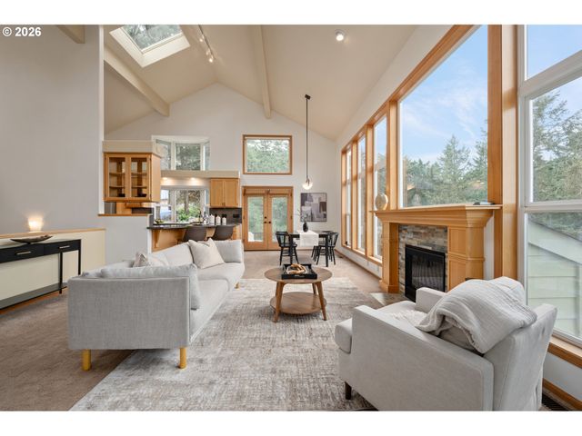 653 BROOKSIDE Dr, Eugene, OR 97405