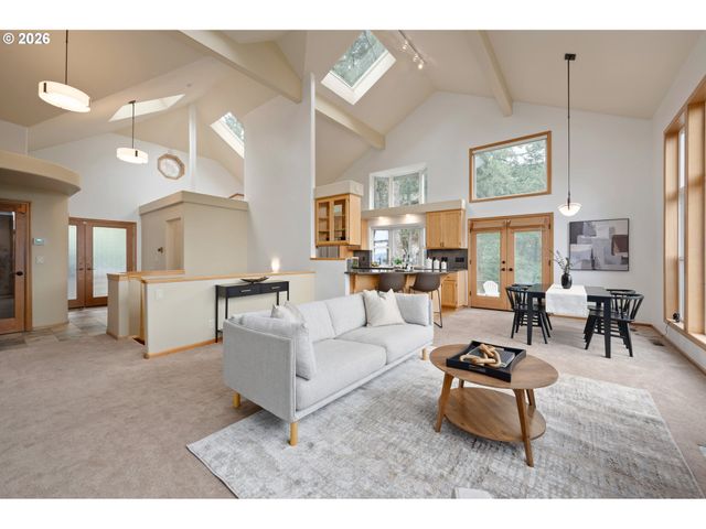 653 BROOKSIDE Dr, Eugene, OR 97405