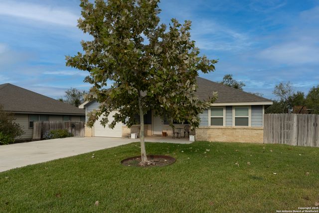 533 Indian, Jourdanton, TX 78026
