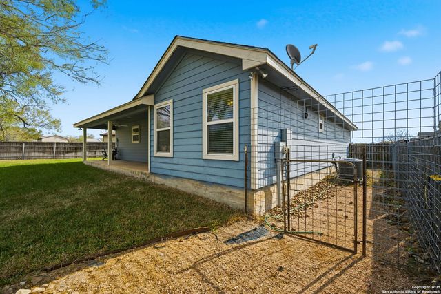 533 Indian, Jourdanton, TX 78026