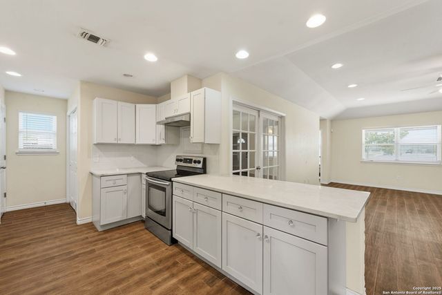 533 Indian, Jourdanton, TX 78026