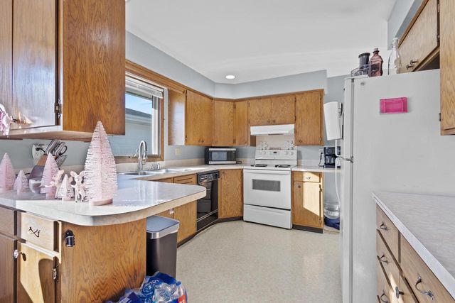 2411 N EUGENE STREET, Appleton, WI 54914