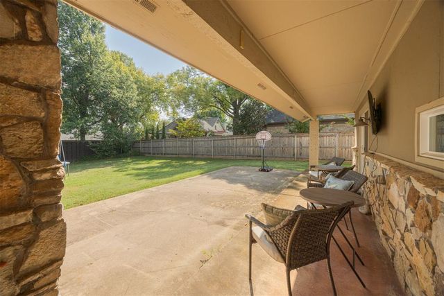 6108 Oak Tree Road, Edmond, OK 73025