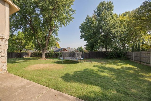 6108 Oak Tree Road, Edmond, OK 73025