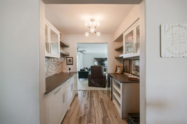 6108 Oak Tree Road, Edmond, OK 73025