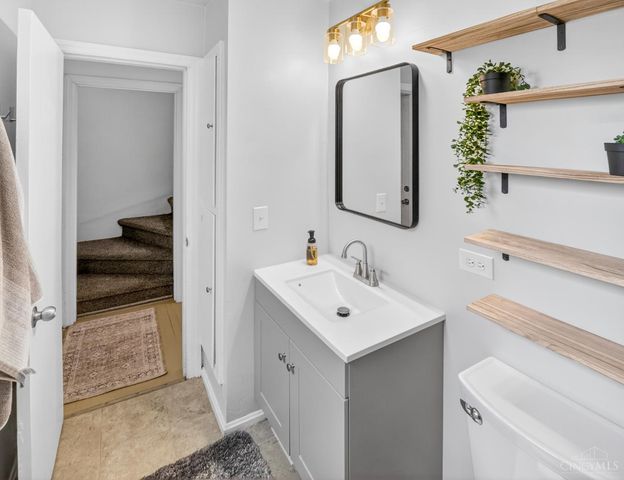 5229 Charloe Street, Cincinnati, OH 45227