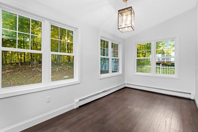 21 Fairfield St, Maynard, MA 01754