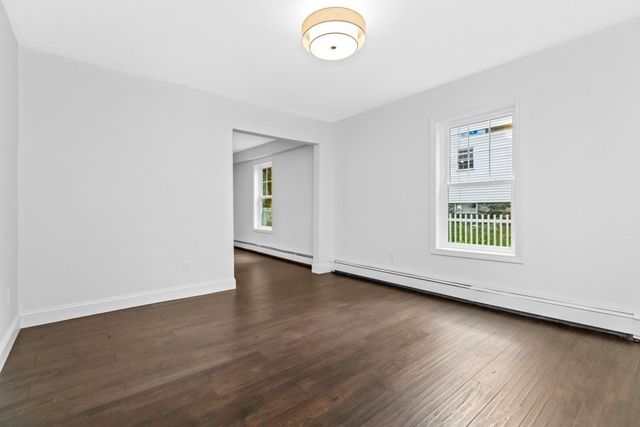 21 Fairfield St, Maynard, MA 01754