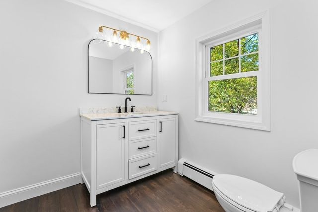 21 Fairfield St, Maynard, MA 01754