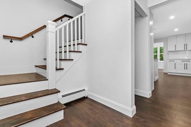 21 Fairfield St, Maynard, MA 01754