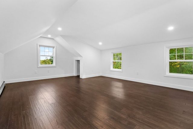 21 Fairfield St, Maynard, MA 01754
