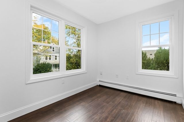 21 Fairfield St, Maynard, MA 01754