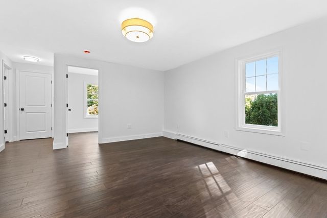 21 Fairfield St, Maynard, MA 01754