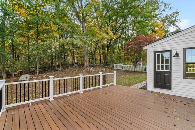 21 Fairfield St, Maynard, MA 01754