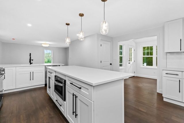 21 Fairfield St, Maynard, MA 01754