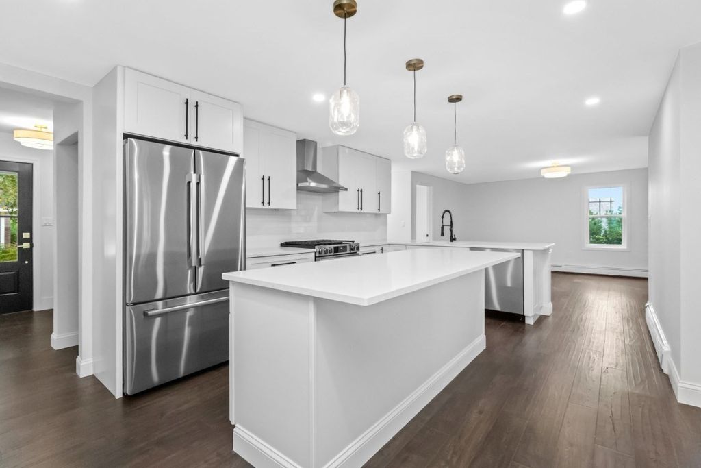 21 Fairfield St, Maynard, MA 01754