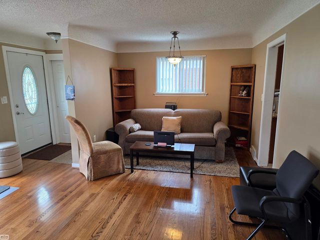 31375 W Wind Drive, Fraser, MI 48026