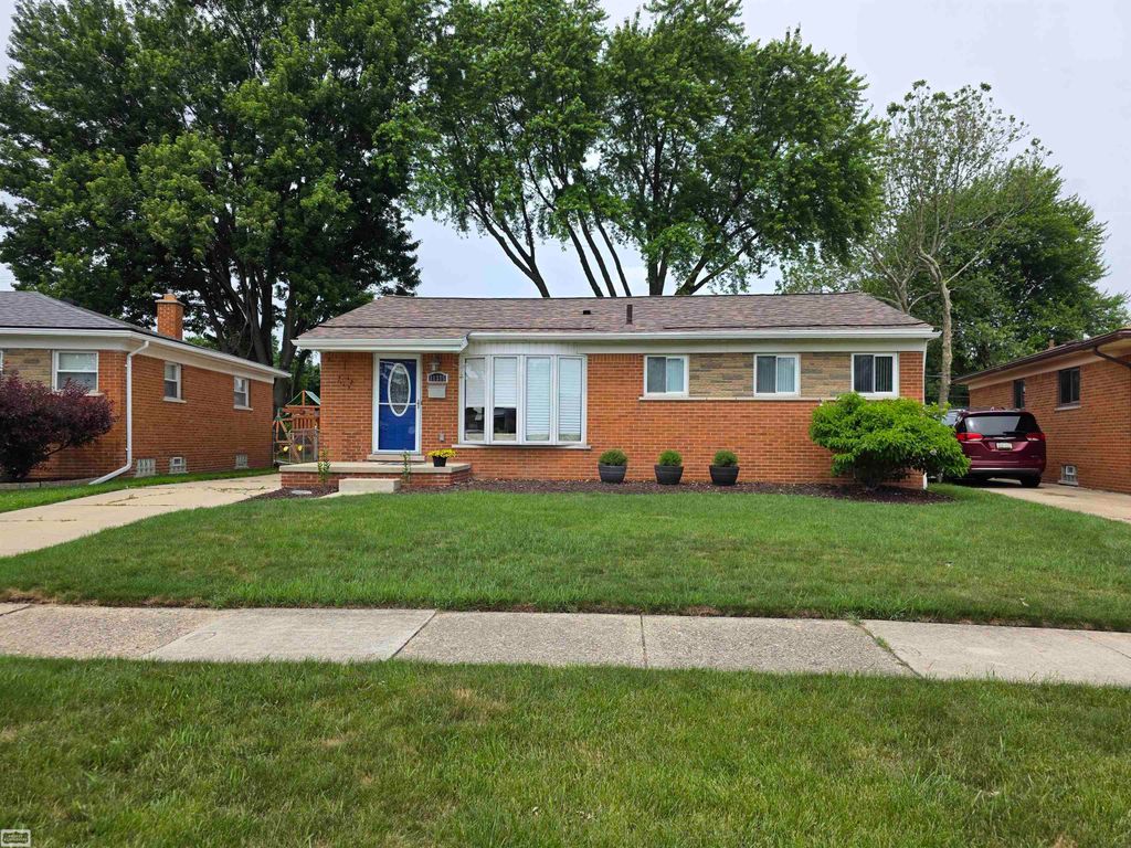 31375 W Wind Drive, Fraser, MI 48026