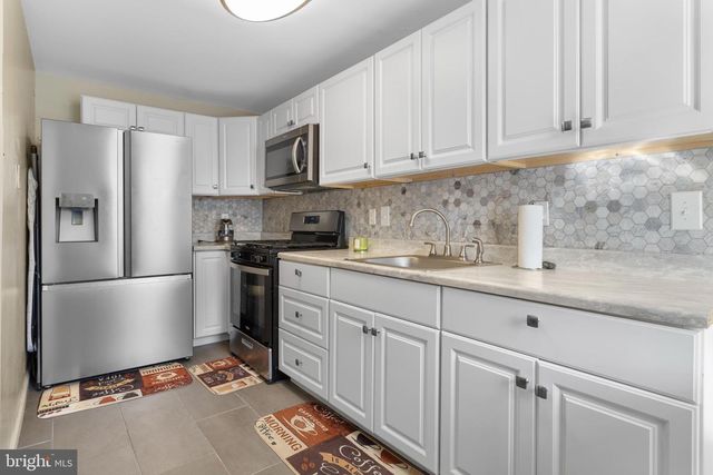 300 PINE ST, Glenolden, PA 19036