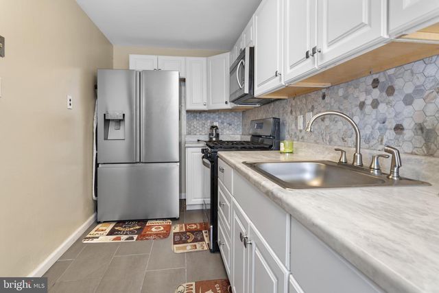 300 PINE ST, Glenolden, PA 19036