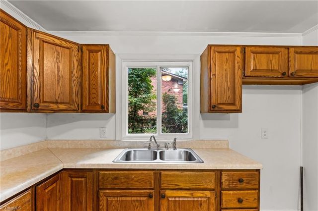 410 Parkwood Avenue, Winston-salem, NC 27105
