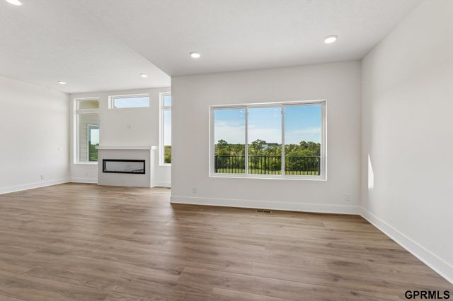 5540 N 213 Avenue, Elkhorn, NE 68022