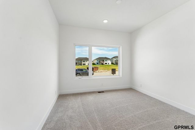 5540 N 213 Avenue, Elkhorn, NE 68022