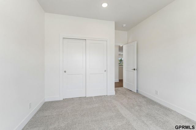 5540 N 213 Avenue, Elkhorn, NE 68022