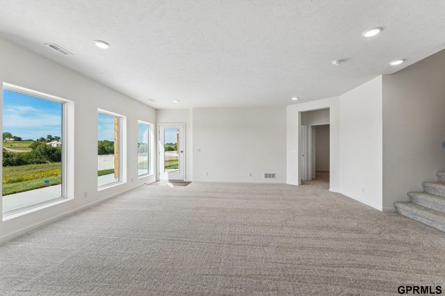5540 N 213 Avenue, Elkhorn, NE 68022