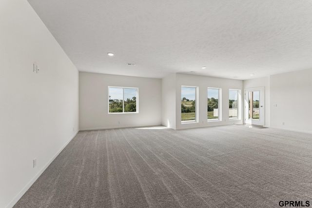 5540 N 213 Avenue, Elkhorn, NE 68022