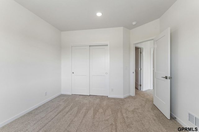 5540 N 213 Avenue, Elkhorn, NE 68022
