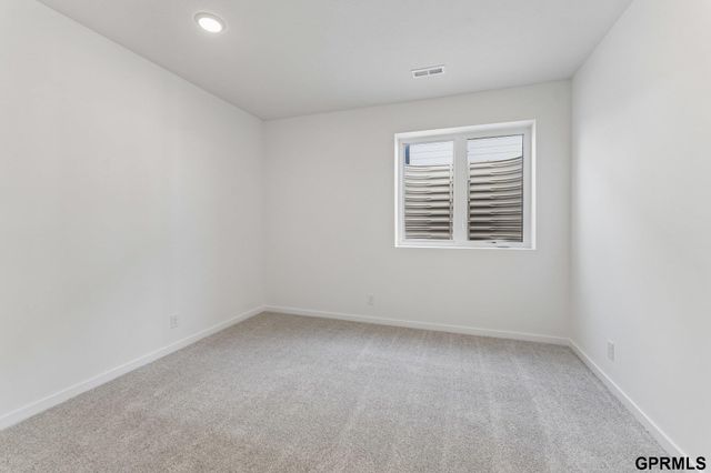 5540 N 213 Avenue, Elkhorn, NE 68022