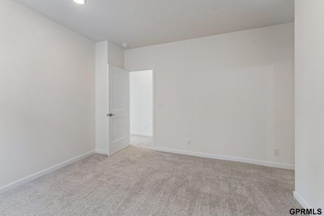 5540 N 213 Avenue, Elkhorn, NE 68022